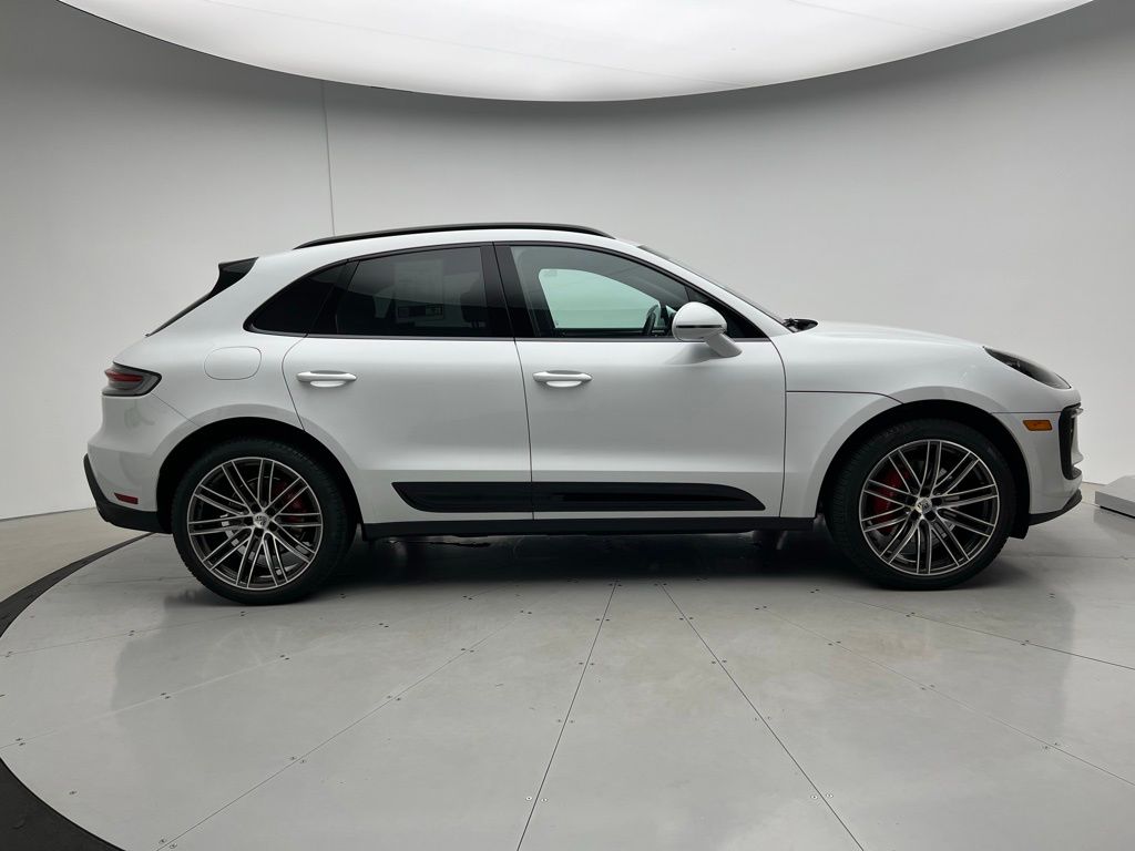 Thumbnail: 2025 Porsche Macan - 23