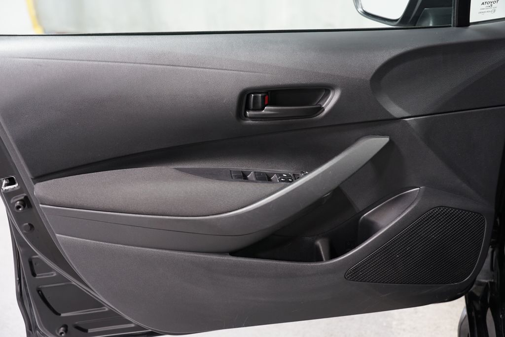 2023 Toyota Corolla LE 27