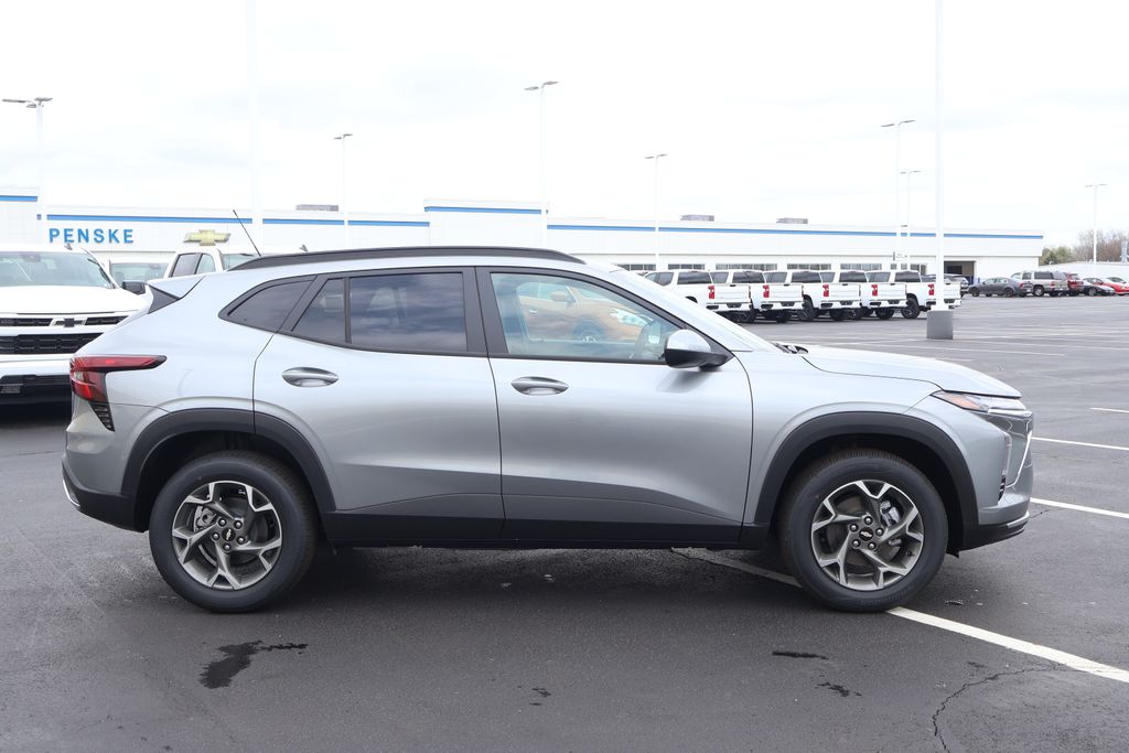 Thumbnail: 2026 Chevrolet Trax - 9