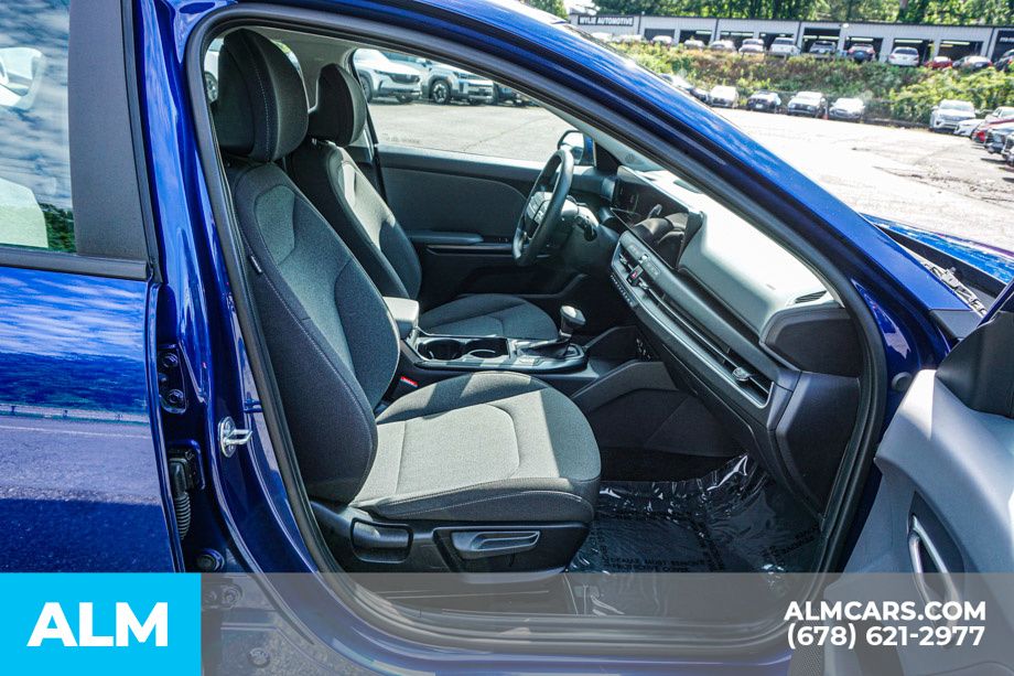 2025 Kia K4 LXS - Photo 23