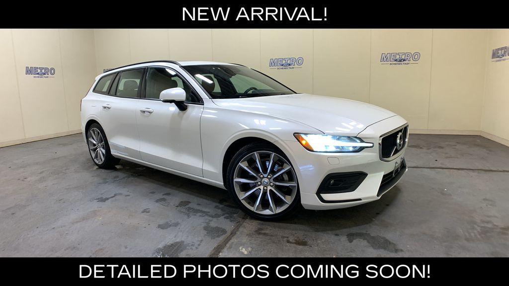 2020 Volvo V60 T5 Momentum FWD