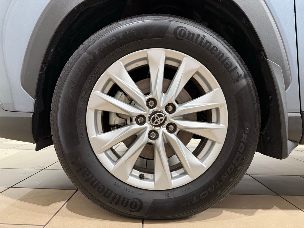 2023 Toyota Corolla Cross LE 9