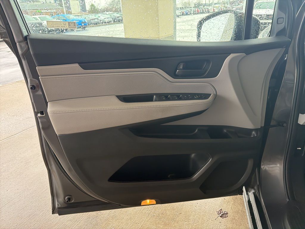 Thumbnail: 2023 Honda Odyssey - 17