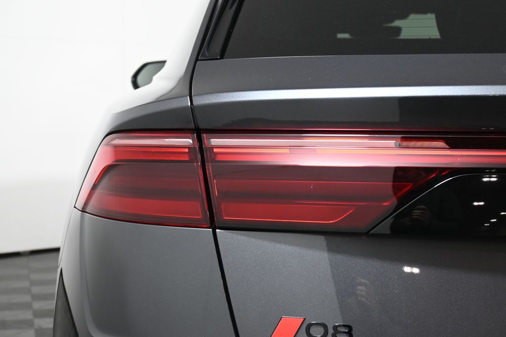 2025 Audi Q8  12