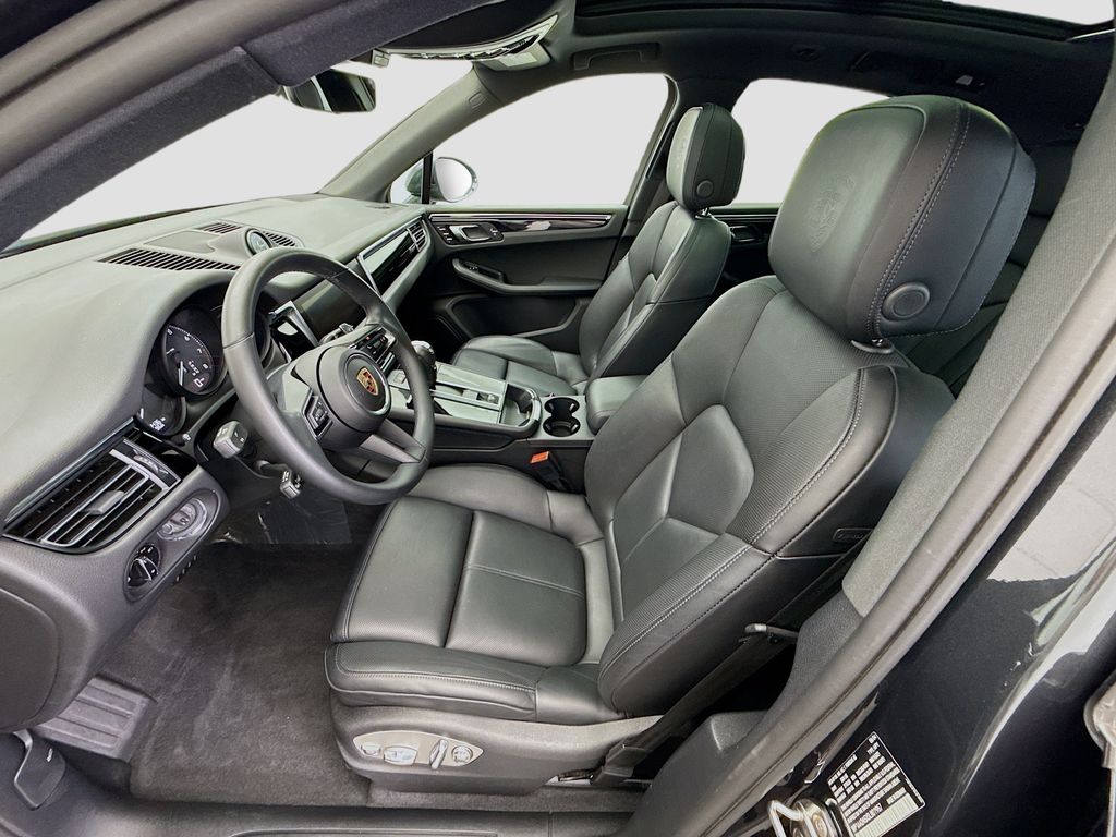 Thumbnail: 2025 Porsche Macan - 5