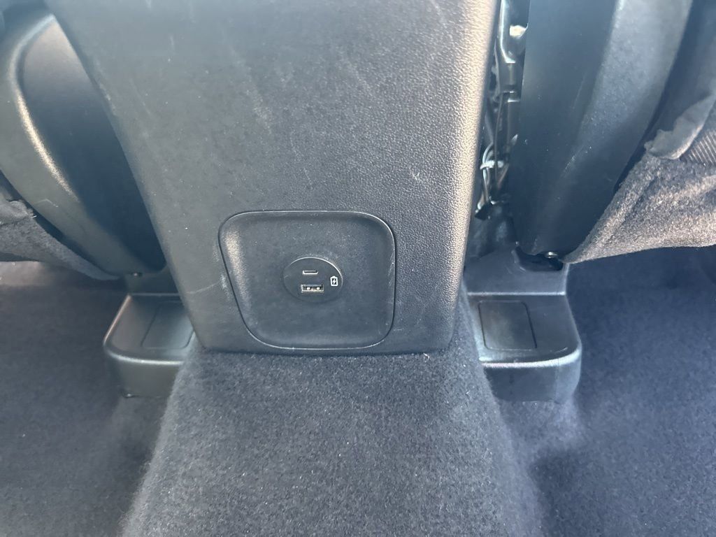 2022 Oxford White Ford Escape SE FWD SUV