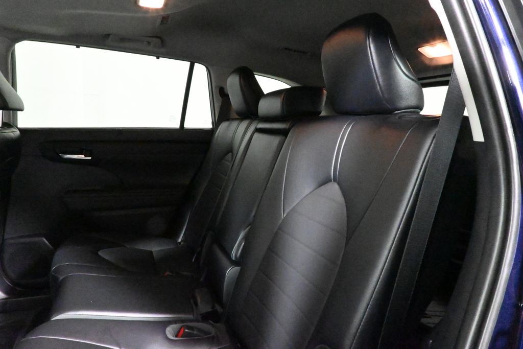 2022 Toyota Highlander XLE 4