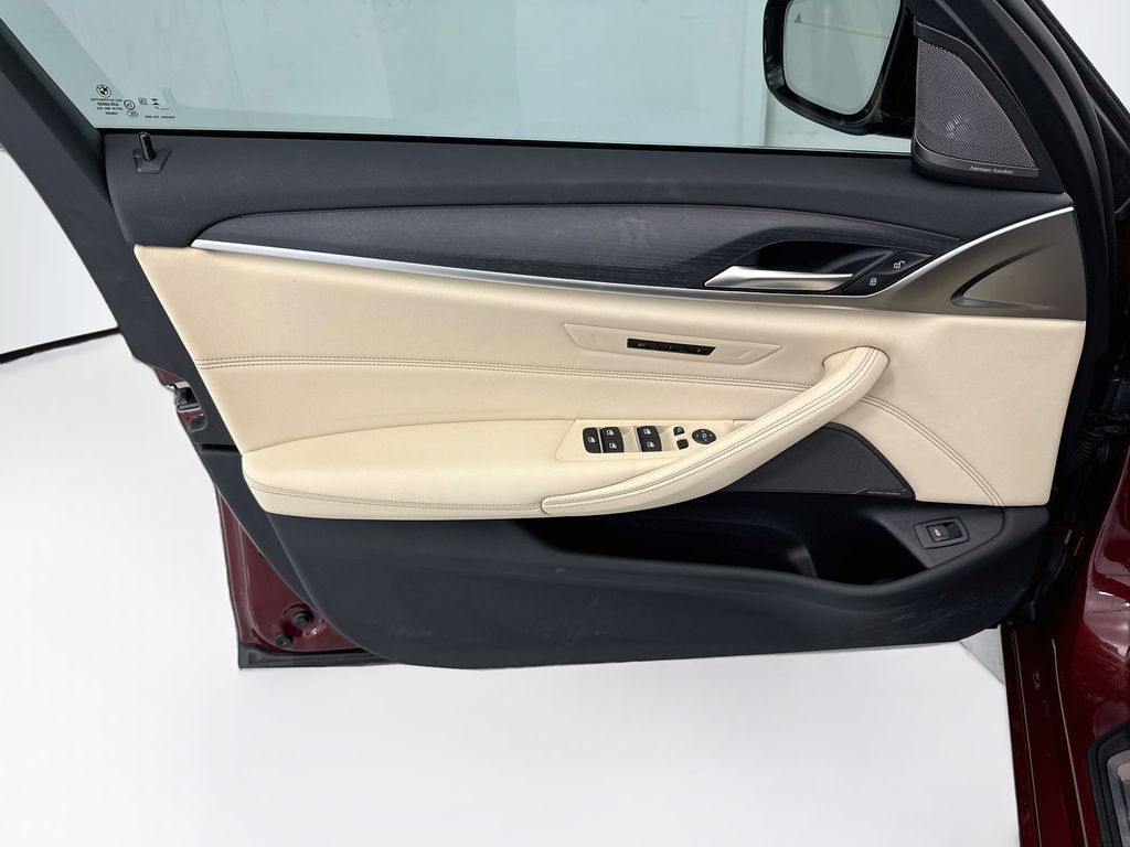 Thumbnail: 2023 BMW 5 Series - 23