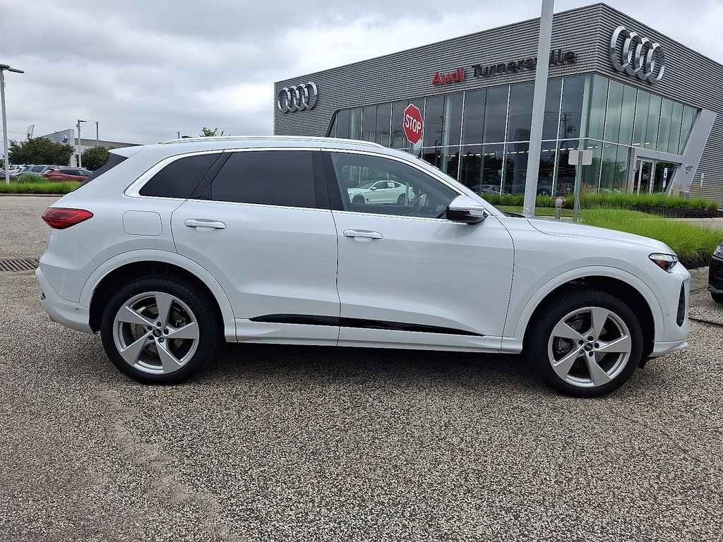 Thumbnail: 2025 Audi Q5 - 7