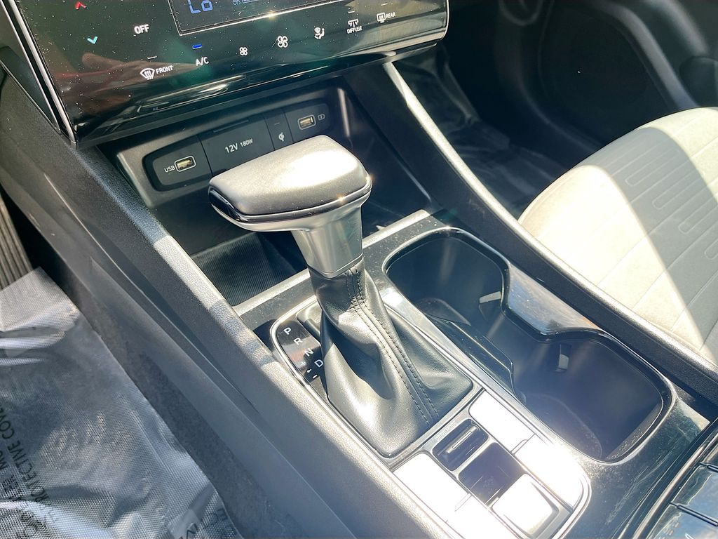Used 2023 Black Hyundai SEL Premium image 14