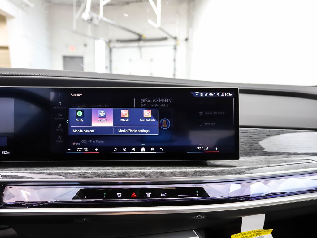 2025 BMW i7 xDrive60 16