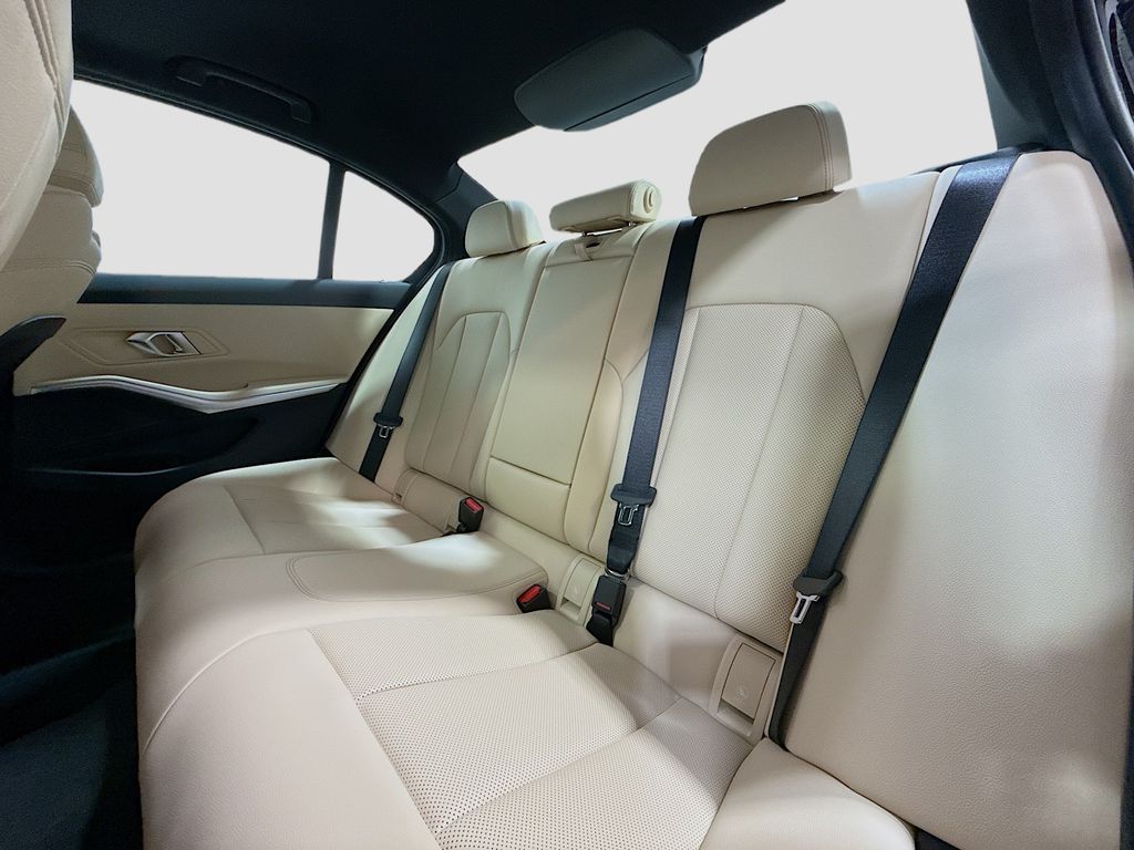 Thumbnail: 2026 BMW 3 Series - 13
