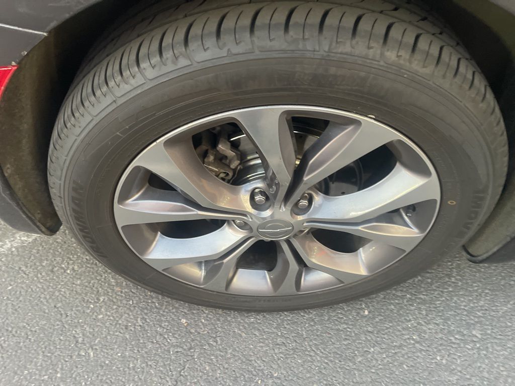 Thumbnail: 2020 Chrysler Pacifica - 9