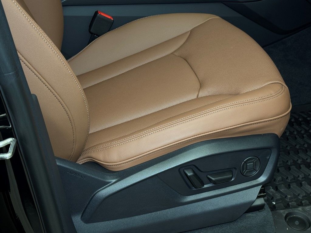 Thumbnail: 2025 Audi Q8 - 19