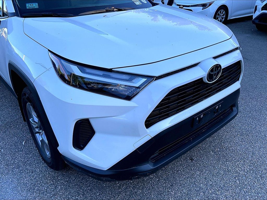 2025 Toyota RAV4 Hybrid — photo 8