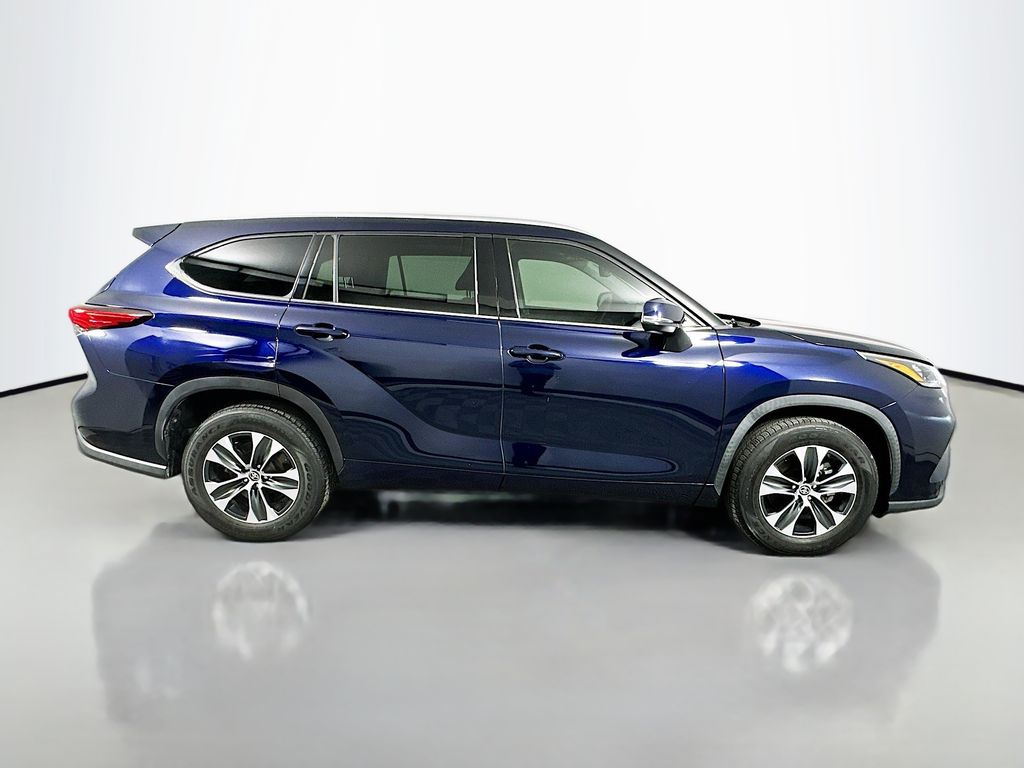 Thumbnail: 2020 Toyota Highlander - 4