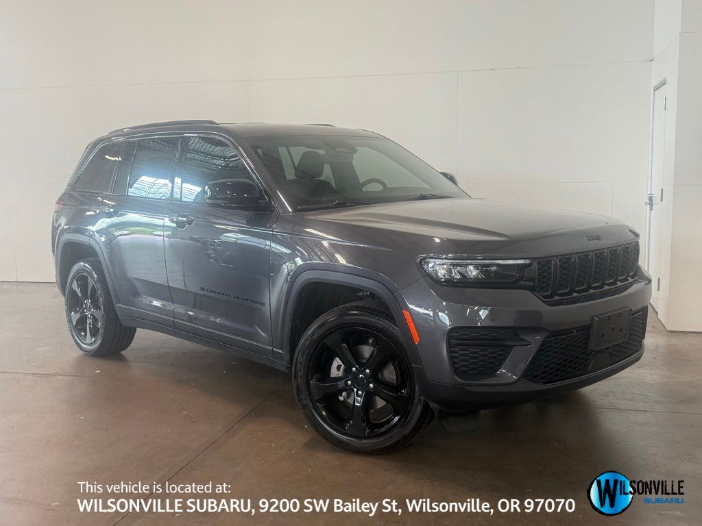 Baltic Gray Metallic Clearcoat 2024 Jeep Grand Cherokee Altitude 4WD SUV / Crossover Four-Wheel Drive 8-Speed Automatic