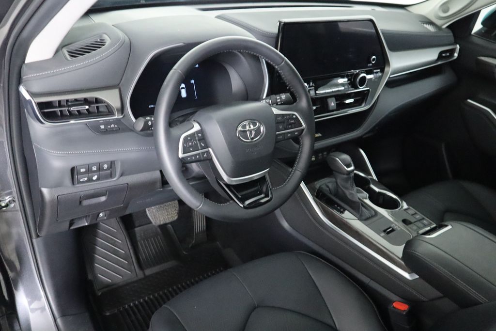 2024 Toyota Highlander Limited 9