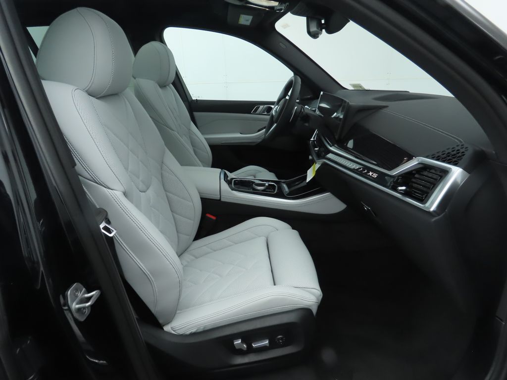 Thumbnail: 2026 BMW X5 - 21