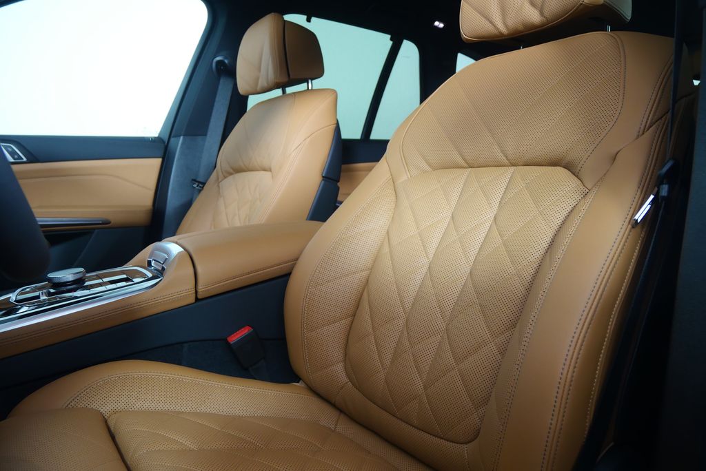 Thumbnail: 2026 BMW X5 - 10