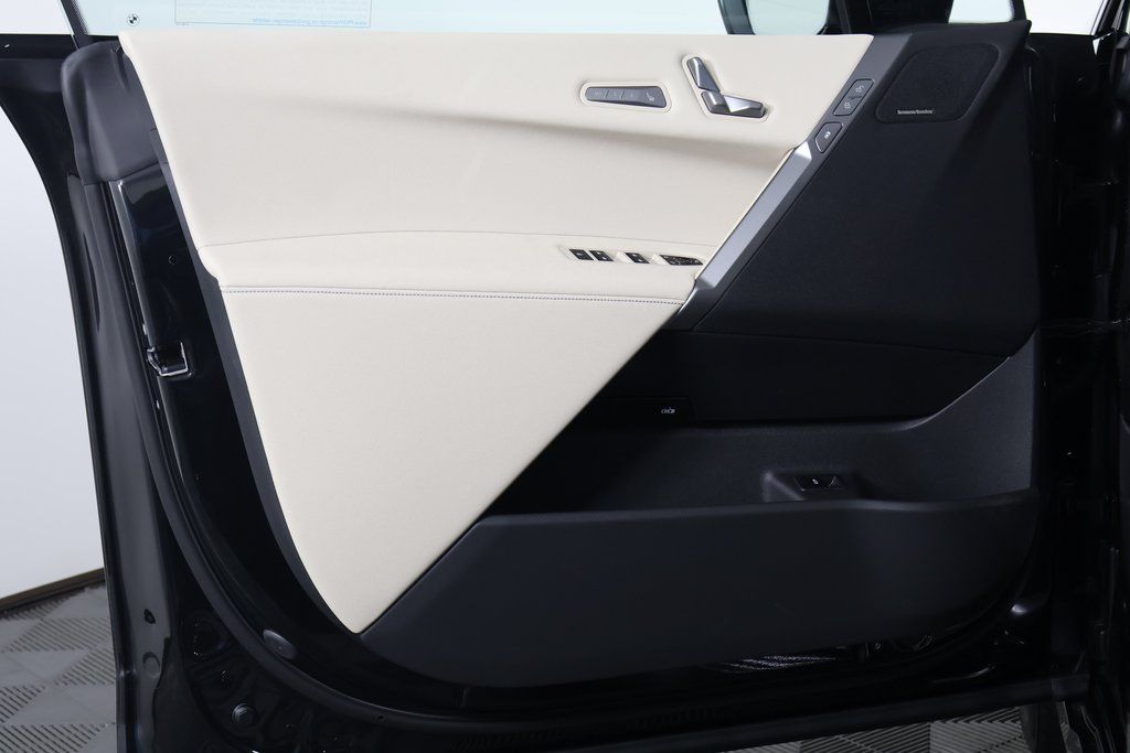 2025 BMW iX xDrive50 7