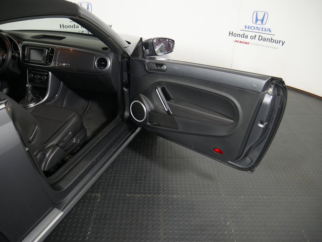 Thumbnail: 2019 Volkswagen Beetle - 7