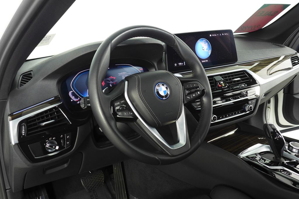 Thumbnail: 2022 BMW 5 Series - 30