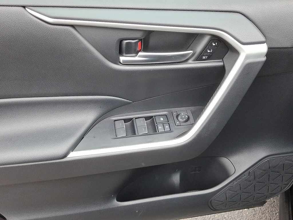 Thumbnail: 2022 Toyota RAV4 - 13