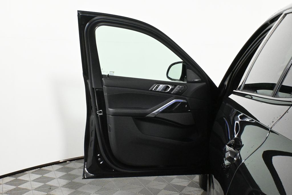 2025 BMW X6 xDrive40i 32