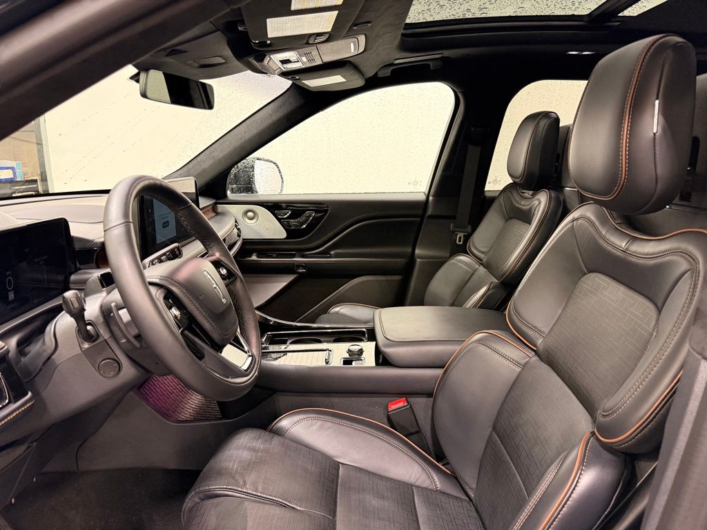 Thumbnail: 2025 Lincoln Aviator - 12