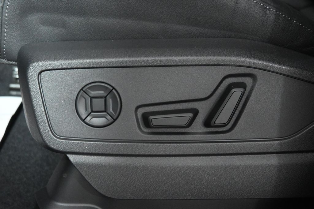 Thumbnail: 2025 Audi Q5 - 26