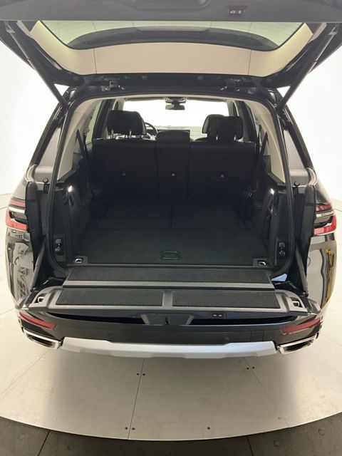 Thumbnail: 2023 BMW X7 - 9