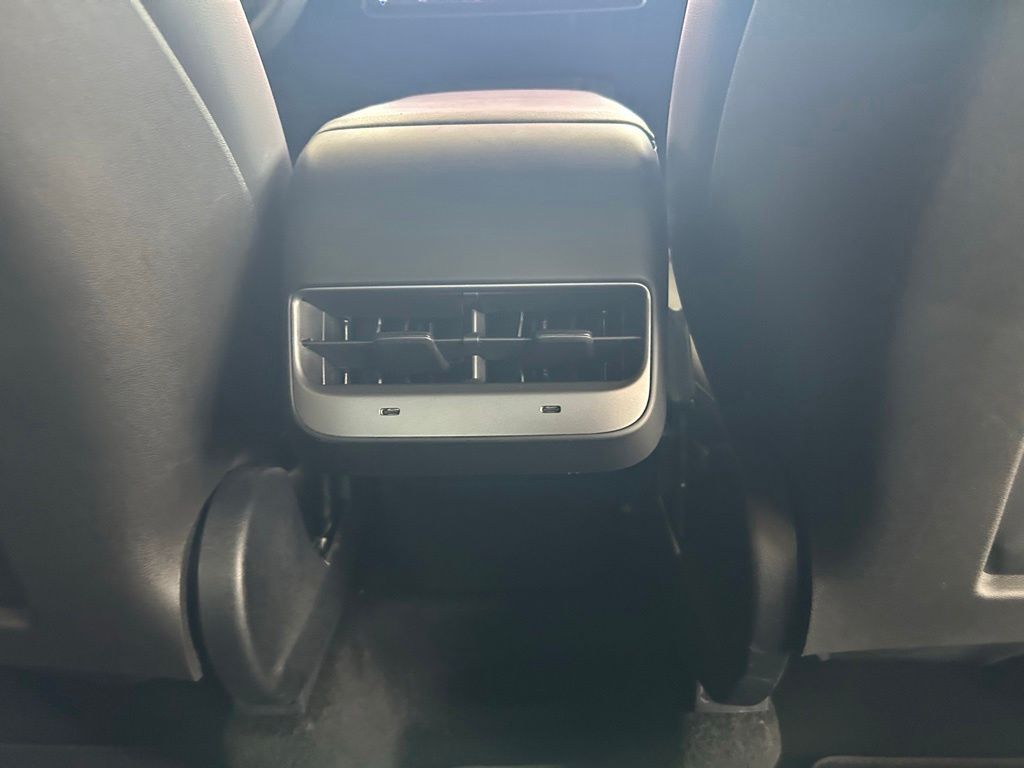 Used 2024  Tesla  image 25