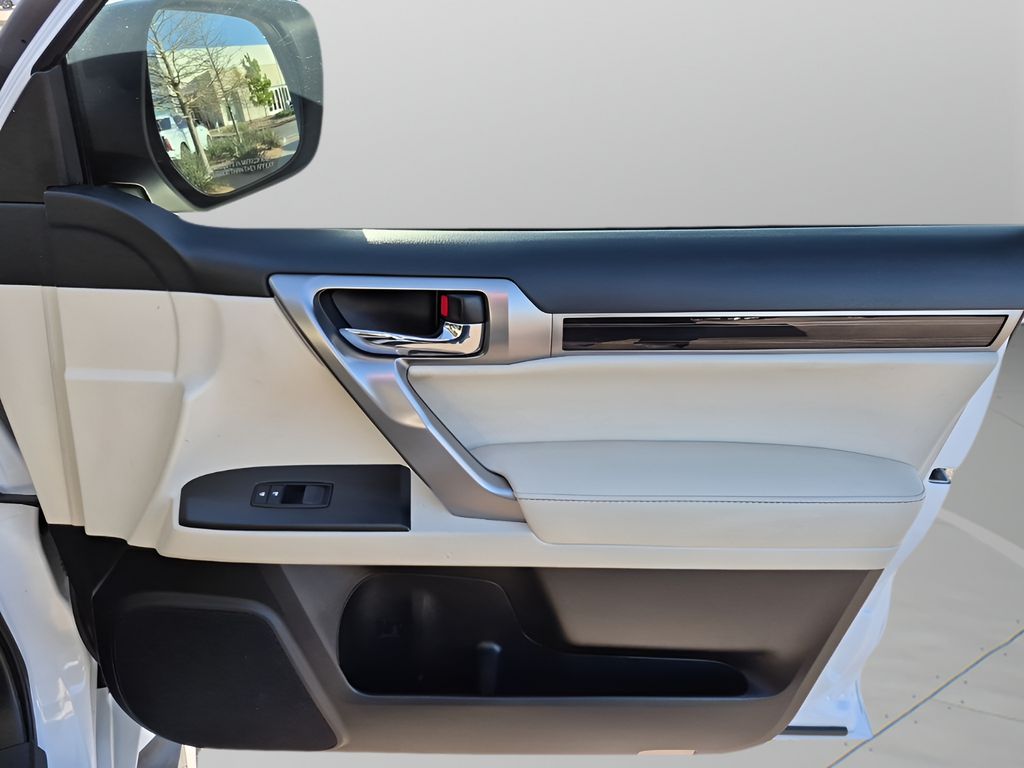 Used 2023 White Lexus 460 Luxury image 13