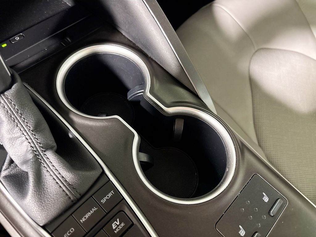 2023 Toyota Camry Hybrid XLE