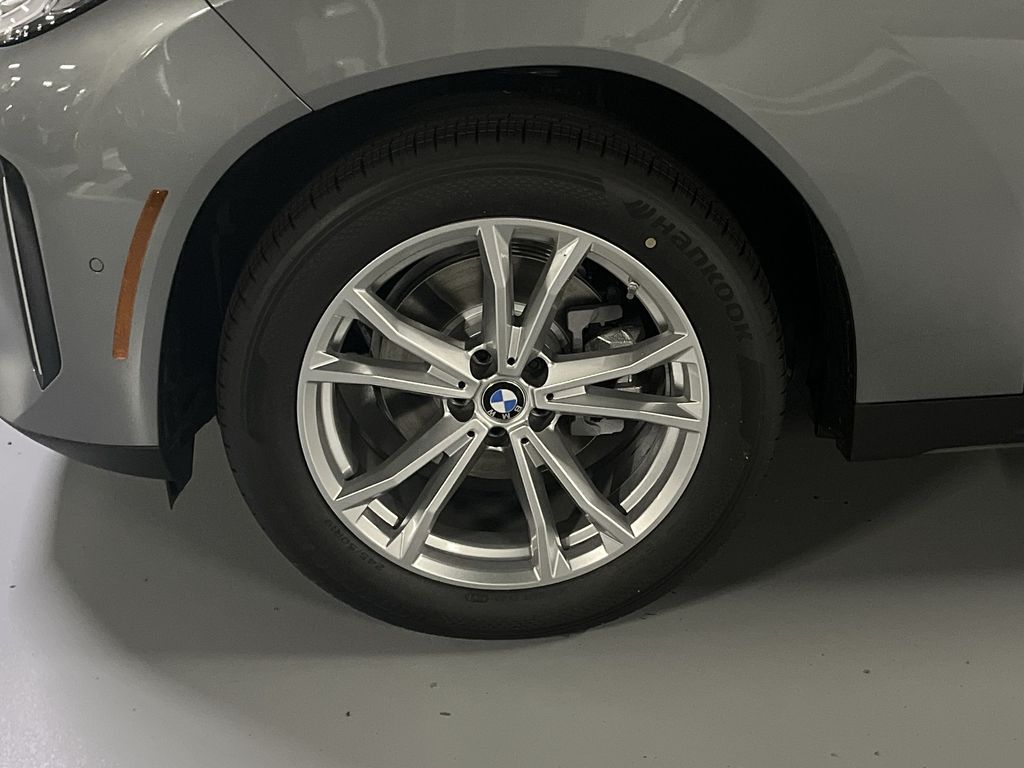 Thumbnail: 2025 BMW X3 - 10