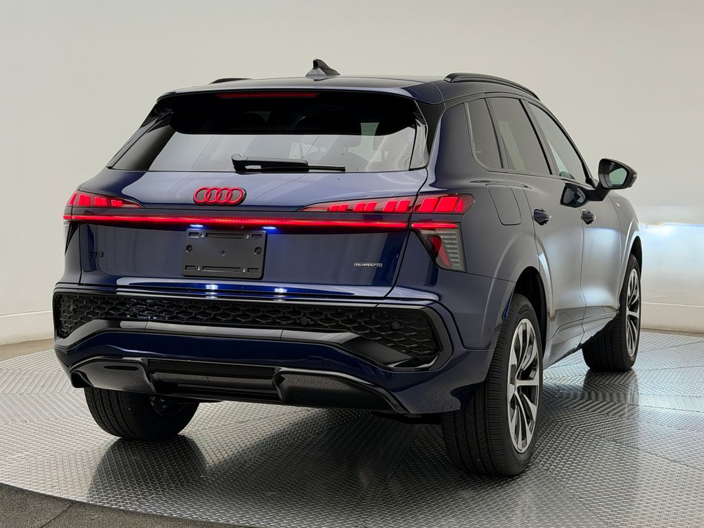 Thumbnail: 2026 Audi Q3 - 9