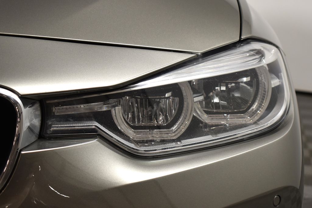 Thumbnail: 2016 BMW 3 Series - 11