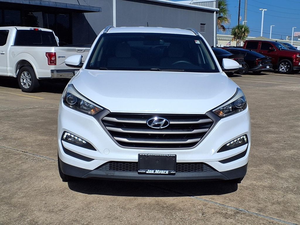 2016 Hyundai Tucson SE White at Baytown Hyundai