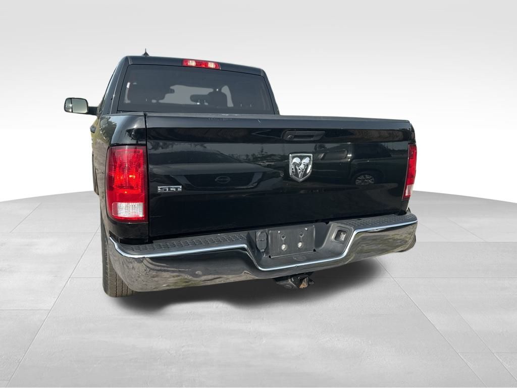 2023 Diamond Black Crystal Pearlcoat Ram 1500 Classic SLT RWD Truck