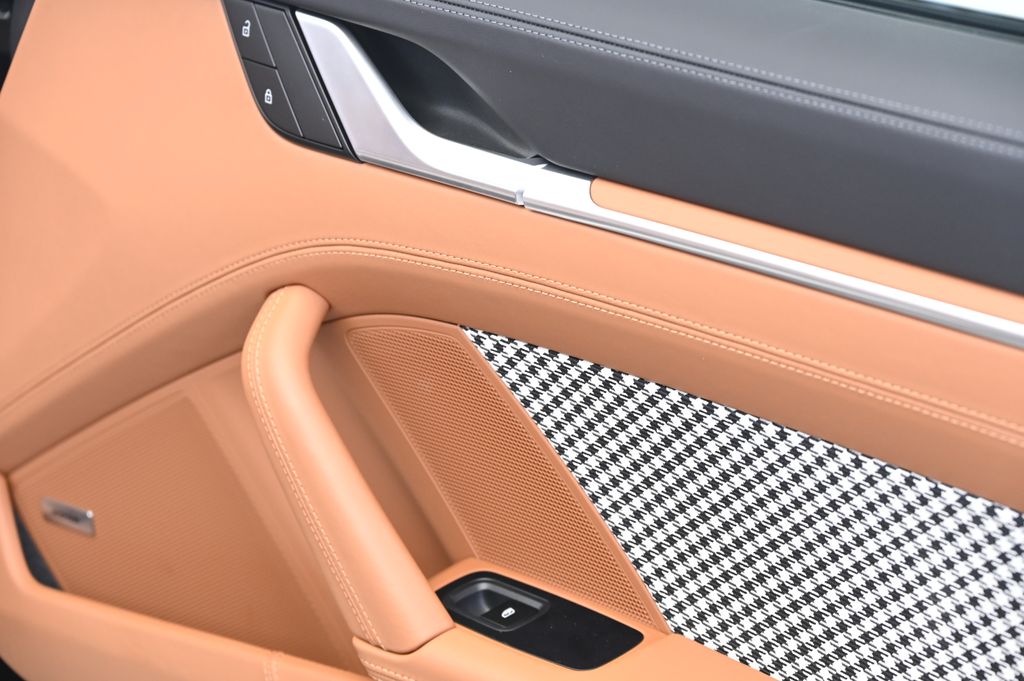 Thumbnail: 2024 Porsche 911 - 20