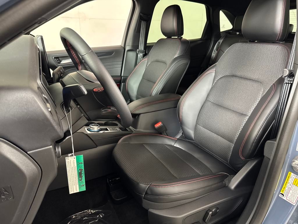 2025 Ford Escape Hybrid ST-Line photo 16