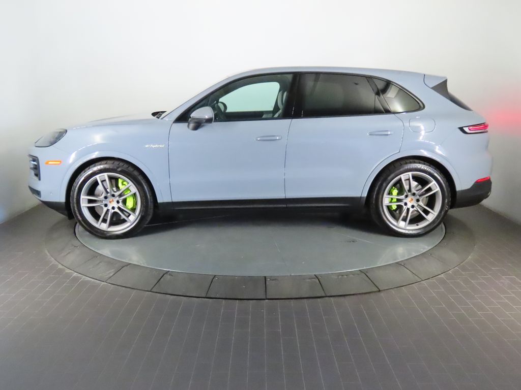 Thumbnail: 2025 Porsche Cayenne - 2