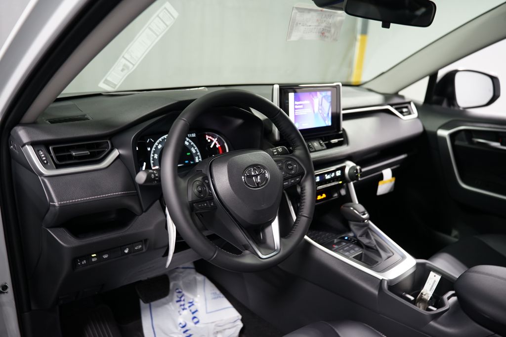 2025 Toyota RAV4 XLE Premium 11