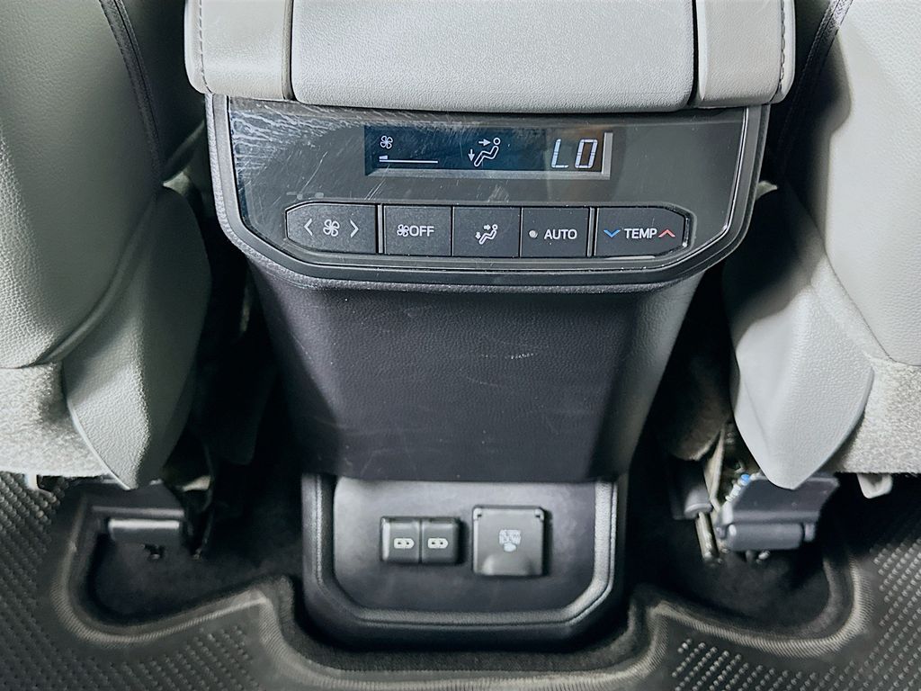 Thumbnail: 2023 Toyota Highlander - 25