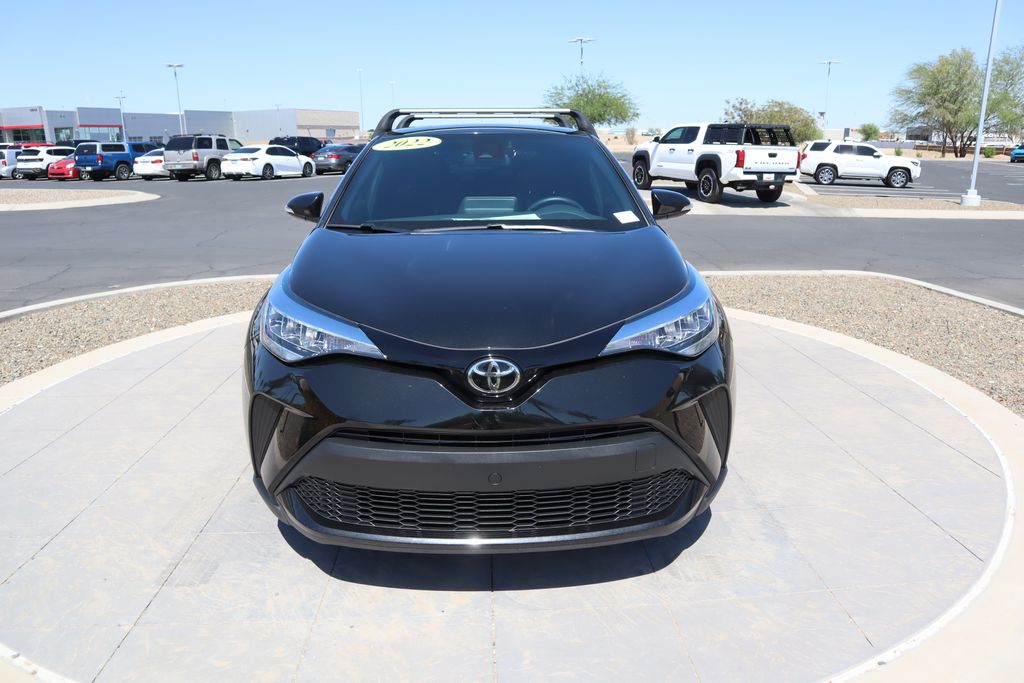2022 Toyota C-HR XLE 2