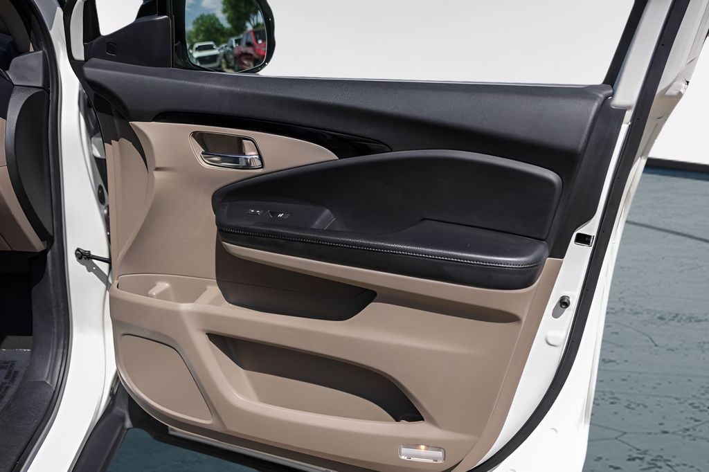 Used Car 2019 Honda Pilot  Elite For Sale Under $30,000 In Austin, Texas