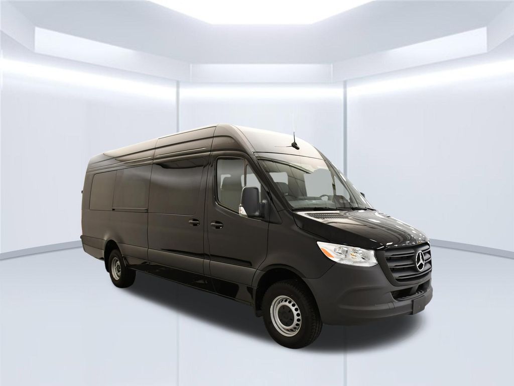 Thumbnail: 2025 Mercedes-Benz Sprinter - 3