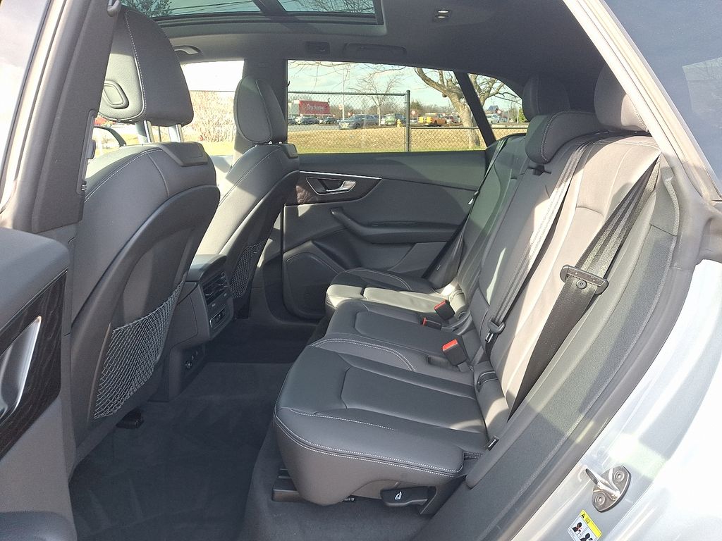 Thumbnail: 2023 Audi Q8 - 10