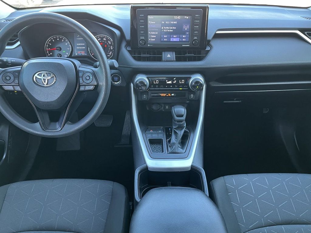 2022 Toyota RAV4 XLE 14